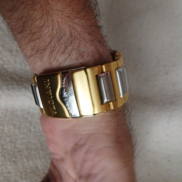 Invicta Akula 52mm Gold/Silver Two-tone SS Bracelet Chrono Multi-Function - Picture 11 of 13